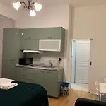 Charles Square Apartman *