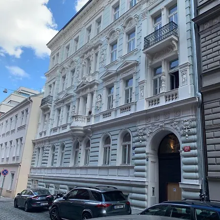 Charles Square Apartman Prága
